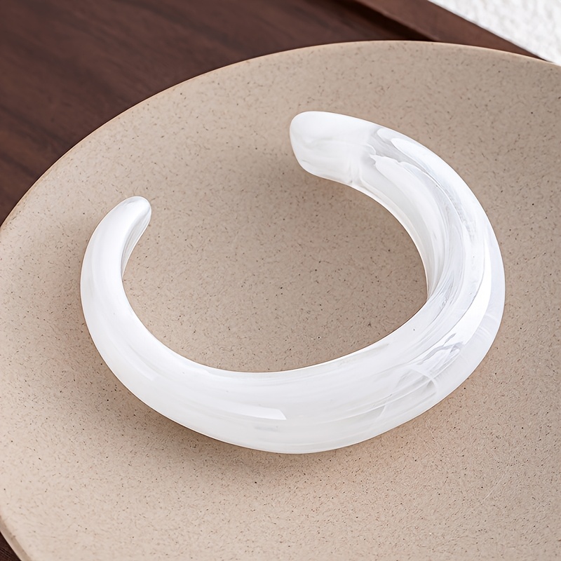 Vintage Resin Open Cuff Bangle for Women, Retro Style